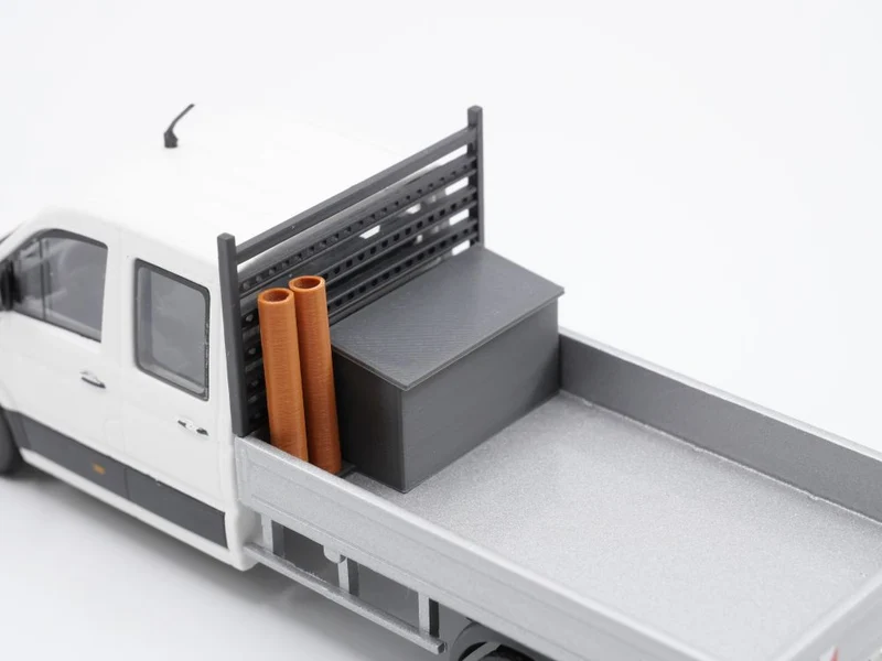 Transportbox mit Rohren für Pritsche - Maßstab 1:50