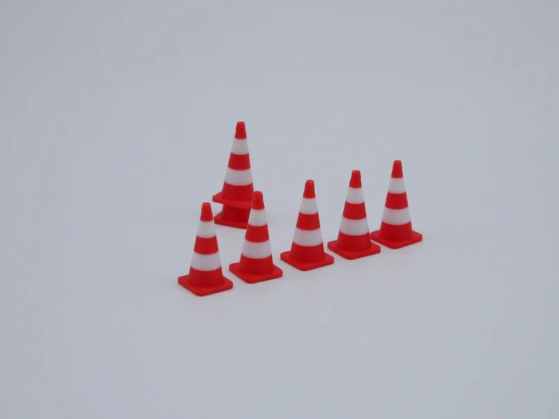 Leitkegel / Pylon hoch - Maßstab 1:50 - rot/weiß - 20 Stück - stapelbar - Höhe 16mm
